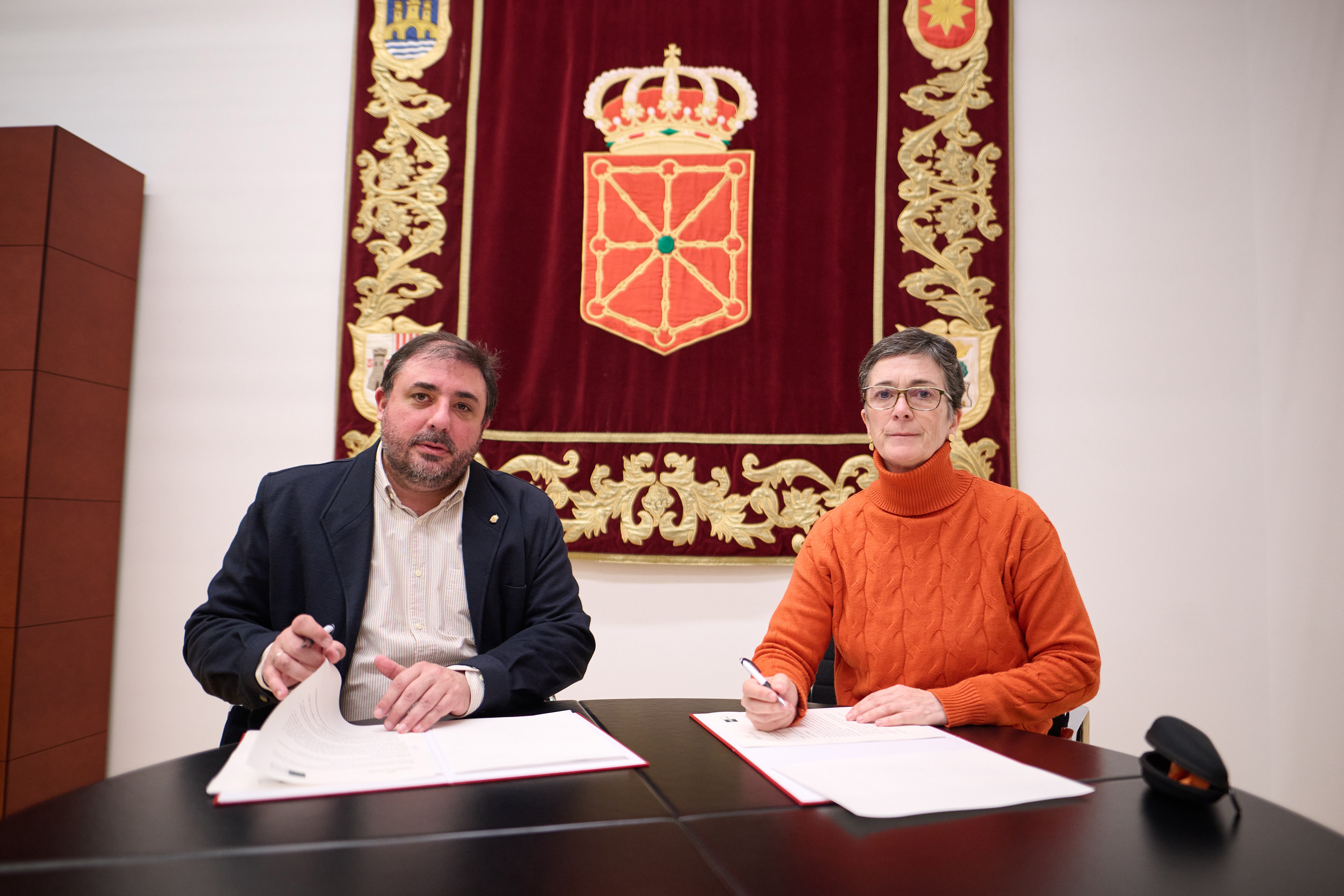 Parlamento de Navarra y UNED Pamplona suscriben el primer Convenio de Colaboración 